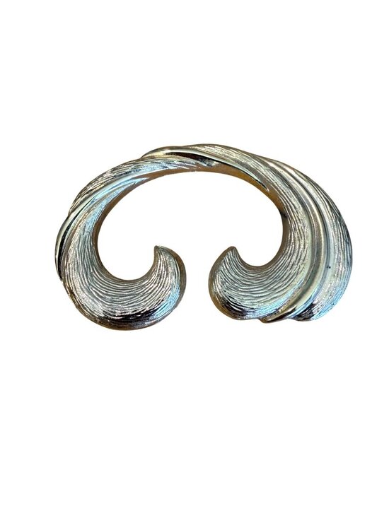 Jewelry - Curled Wave Swirl Scarf Slide Clip Gold Tone VTG 1980s Textured Metal Retro